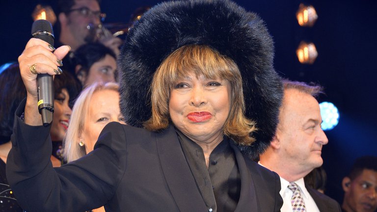 A los 81 años, Tina Turner revela cómo sobrevivió al abandono, los abusos sexuales y la pérdida de un hijo