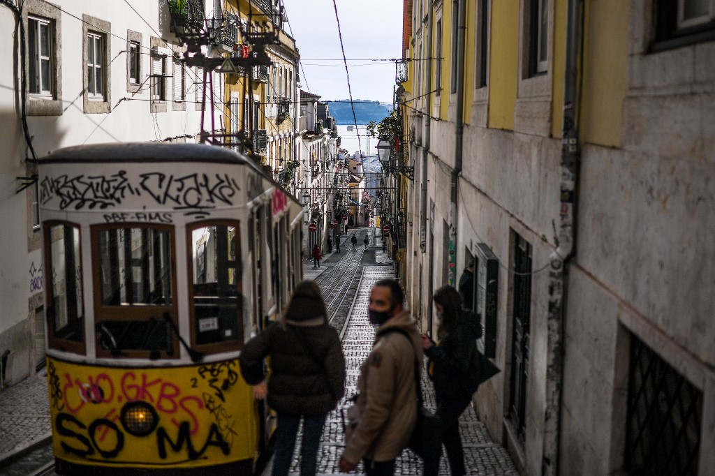 Especialistas piden al Gobierno portugués reabrir las escuelas en marzo