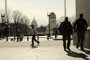 Detuvieron a un hombre fuertemente armado cerca del Capitolio de EEUU