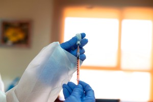 El Vaticano pide que las vacunas contra el coronavirus lleguen también a los países pobres