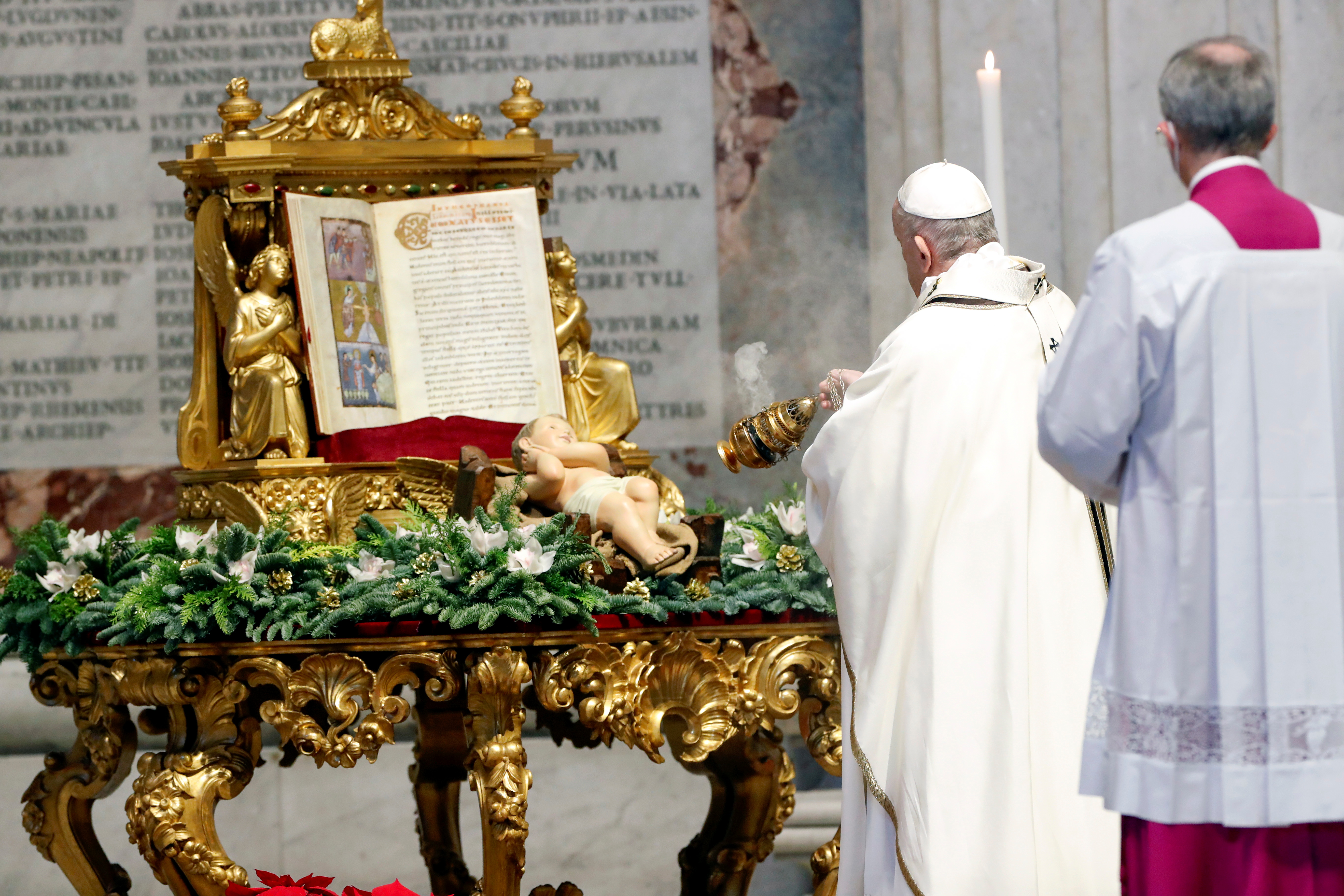 El papa Francisco pide liberarse de la dictadura del “yo” para abrirse a la adoración