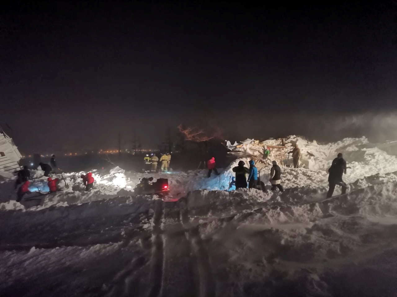 Tres muertos y un herido por avalancha de nieve en estación esquí siberiana