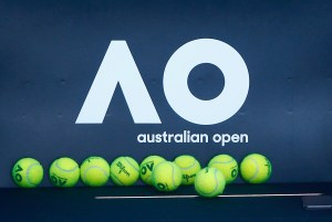 Casos de Covid-19 en vuelos a Melbourne dejan en cuarentena a 47 tenistas del Open de Australia