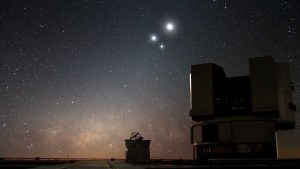 Espectacular “carambola” planetaria: Júpiter, Saturno y Mercurio se unen en una triple conjunción