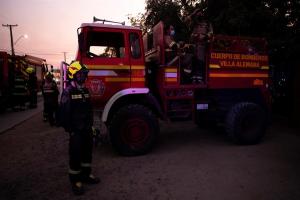 Incendio forestal en centro de Chile consume más de dos mil hectáreas y al menos siete viviendas