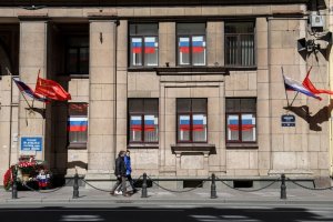 Rusia condenó a un estudiante a seis años de prisión por romper la ventana de la sede del partido de Putin