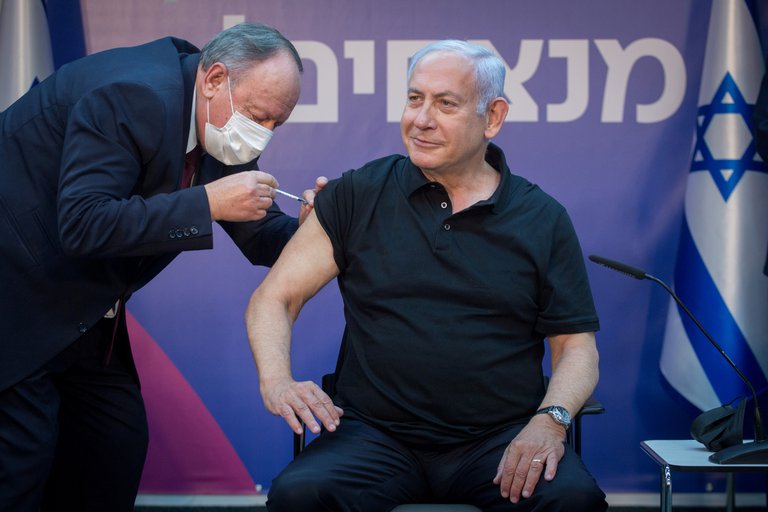 Netanyahu recibió la segunda dosis de la vacuna de Pfizer contra el coronavirus