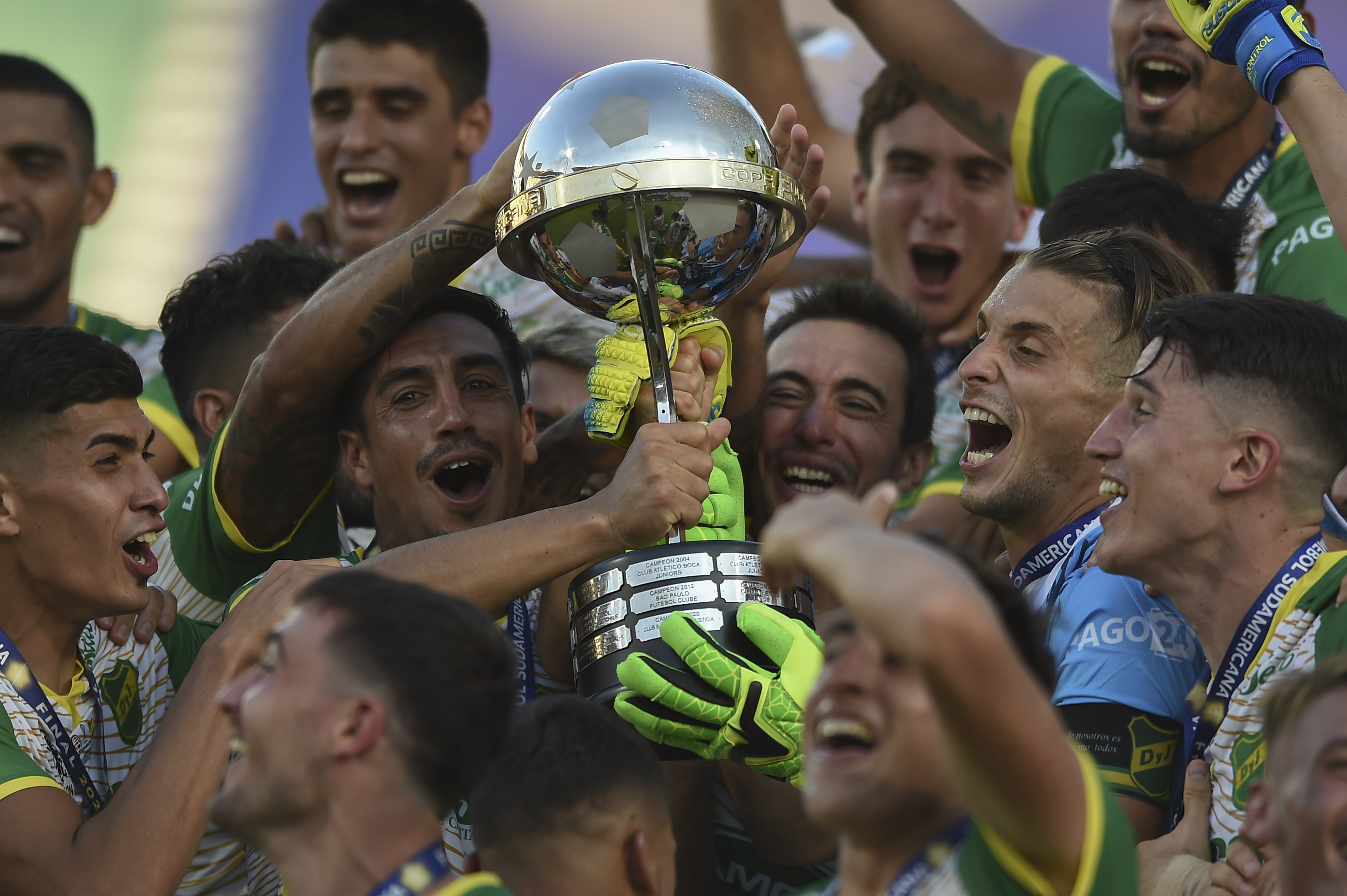 Defensa y Justicia goleó a Lanús y gana la Copa Sudamericana 2020