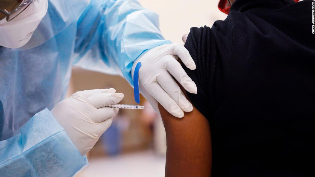 Nuevos casos de Covid-19 disminuyen en Chile, que comienza proceso de vacunación masiva