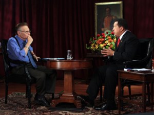 El día que Larry King entrevistó a Hugo Chávez (VIDEO)