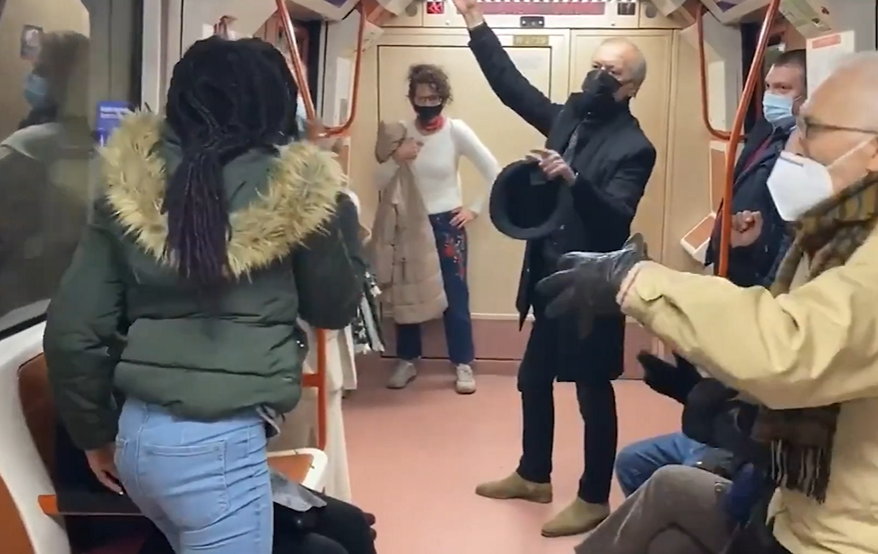 “Cerda” y “racista”: Mascarilla mal puesta desató fuerte discusión en el metro de Madrid (VIDEO)