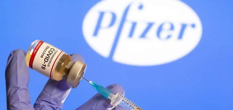 Regulador británico aprueba uso de vacuna Pfizer a partir de los 12 años