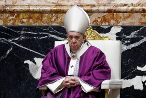 El papa Francisco pide que se superen los retrasos en la distribución de las vacunas