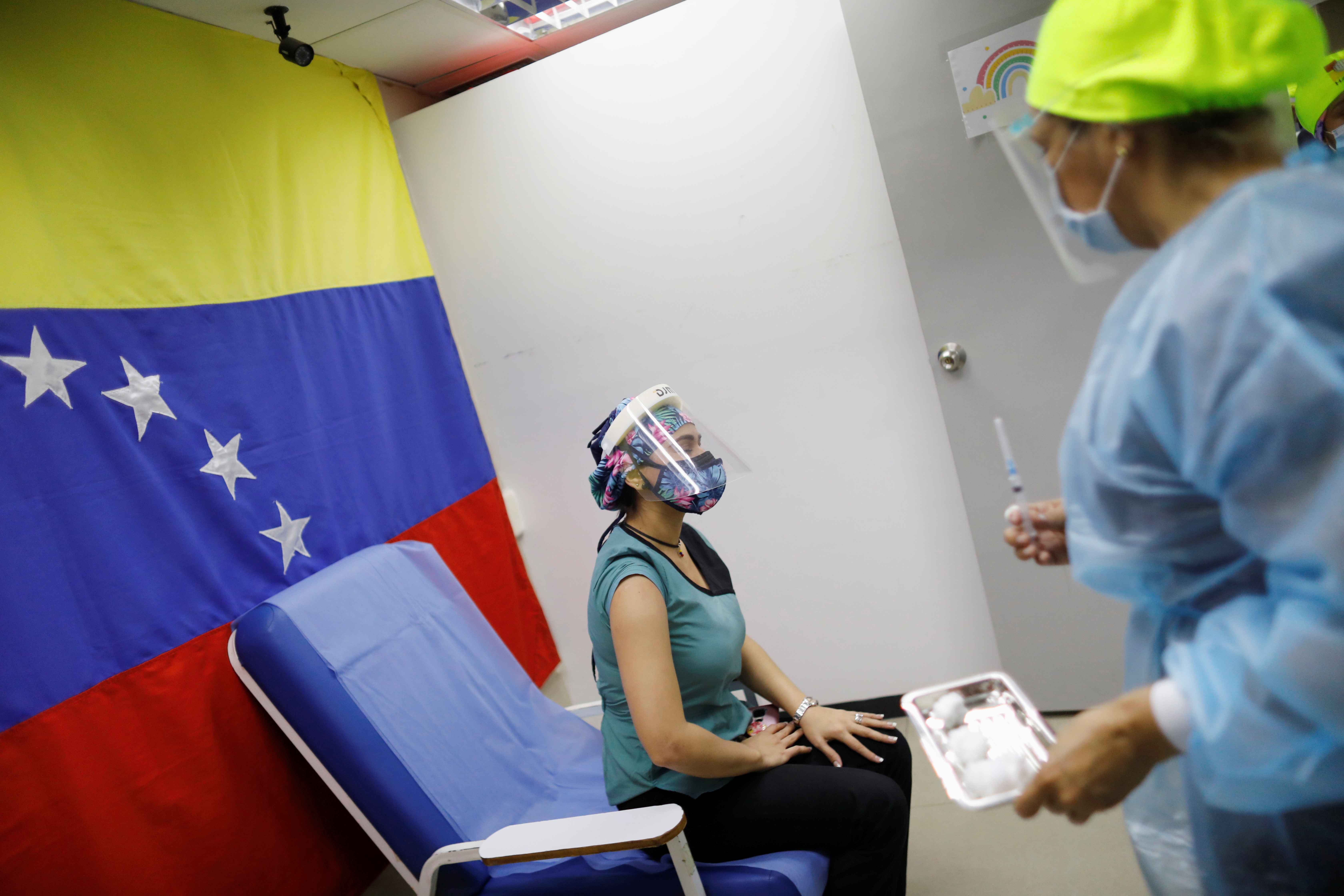 El País: El conflicto político atasca la vacunación contra la Covid-19 en Venezuela
