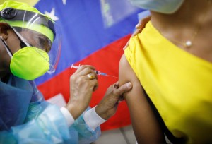 Especialistas piden acelerar proceso de vacunación en Venezuela para cortar transmisión del coronavirus