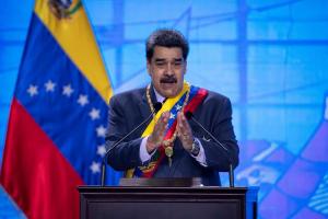 Maduro firmó decreto para vender lo único que produce el chavismo: Chatarra