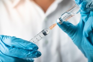 Incautadas miles de vacunas falsas del Covid-19 en China y Sudáfrica