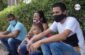 Entre la duda y la esperanza, inmigrantes venezolanos esperan la vacuna en Cúcuta (Video)