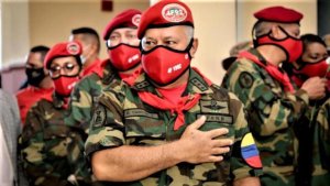 Diosdado recibió honores militares que no le corresponden y vistió un uniforme que Chávez calificaba de “gringo”