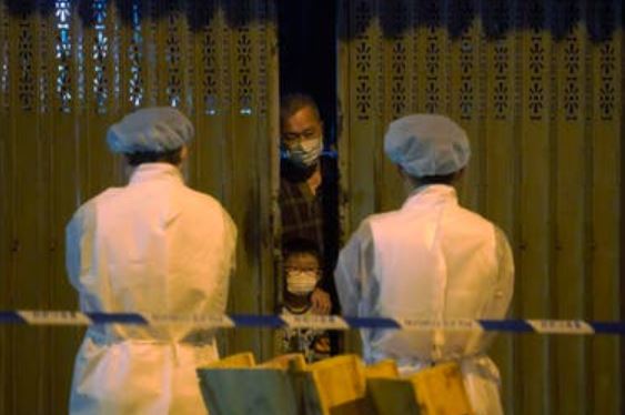 “Emboscadas”, la polémica estrategia de Hong Kong para frenar los contagios por coronavirus