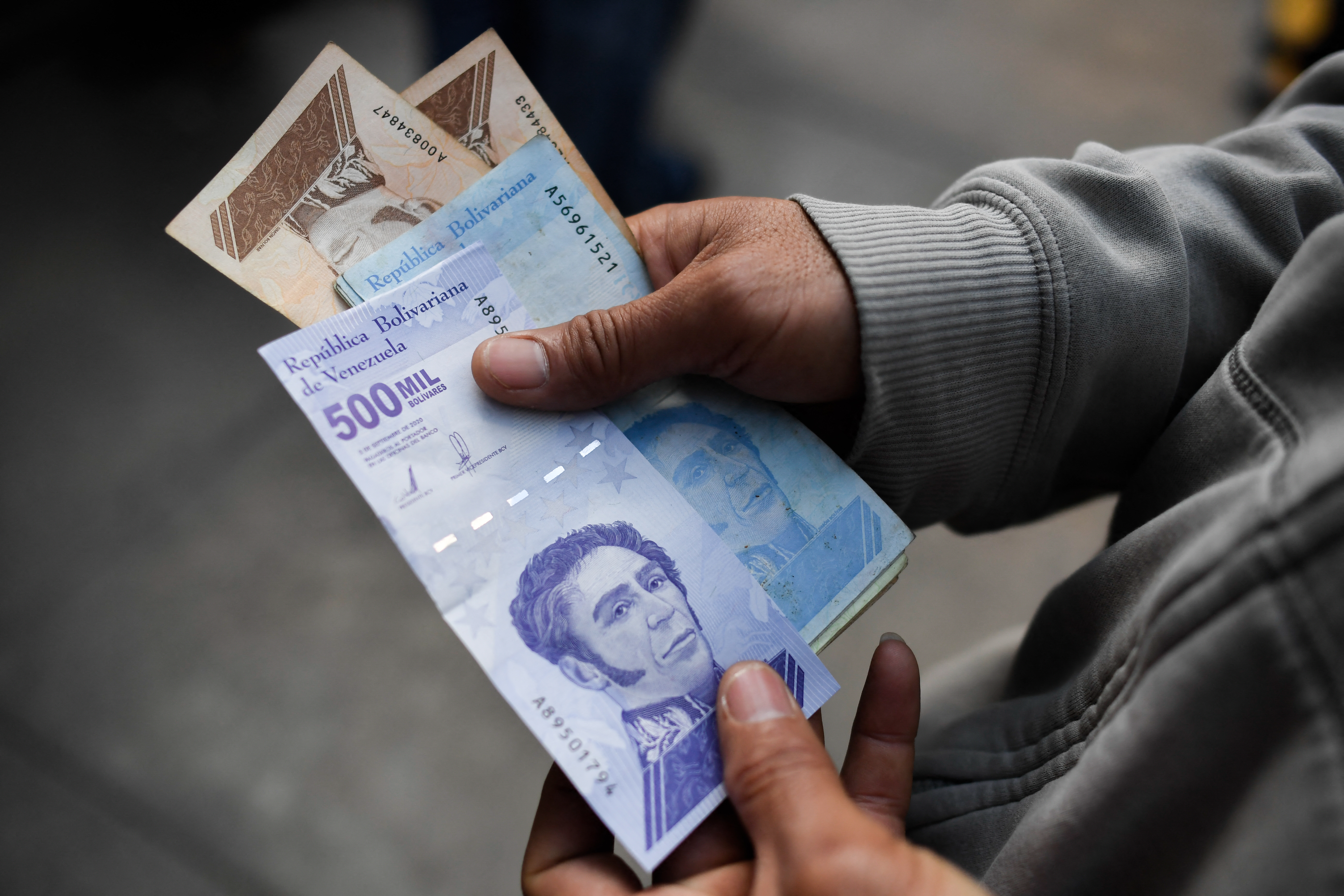 El régimen de Nicolás Maduro anuncia aumento del salario mínimo en Venezuela