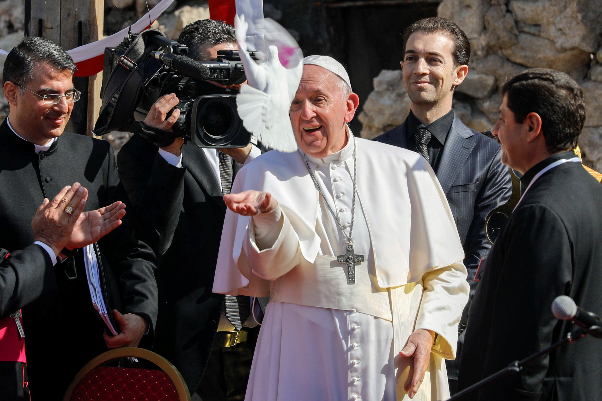 El papa Francisco rezó por las “víctimas de la guerra” en Mosul, devastada por el Estado Islámico