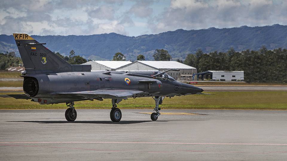 Semana: Colombia se reforzará con aviones de combate de última tecnología, tras amenazas y espionaje