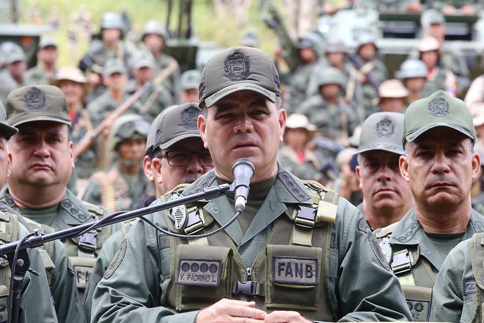 Infobae: Padrino López ordenó la desactivación de los 23 regimientos de la Guardia del Pueblo
