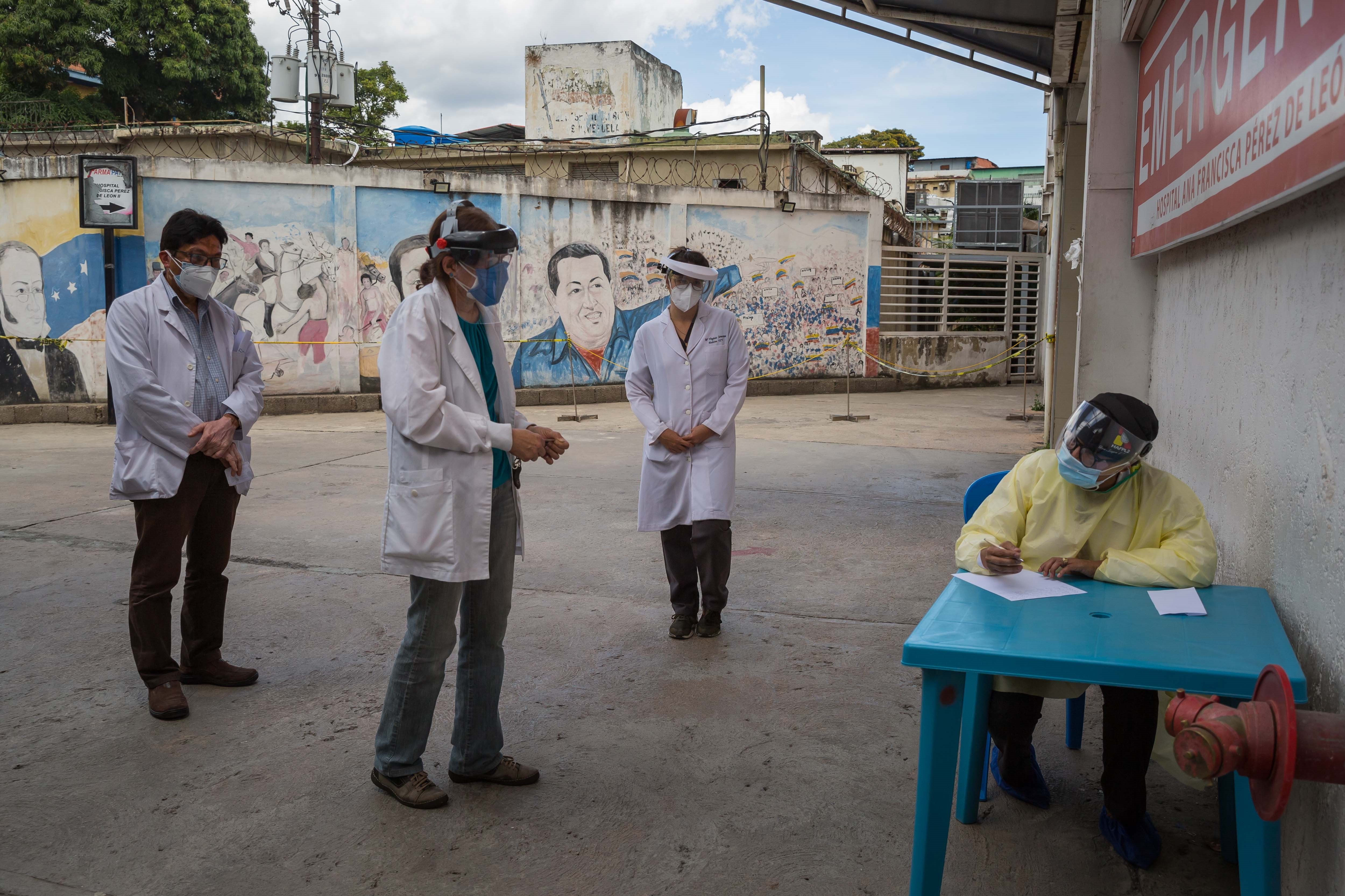 Otras 17 muertes por coronavirus extendieron el sensible luto en Venezuela