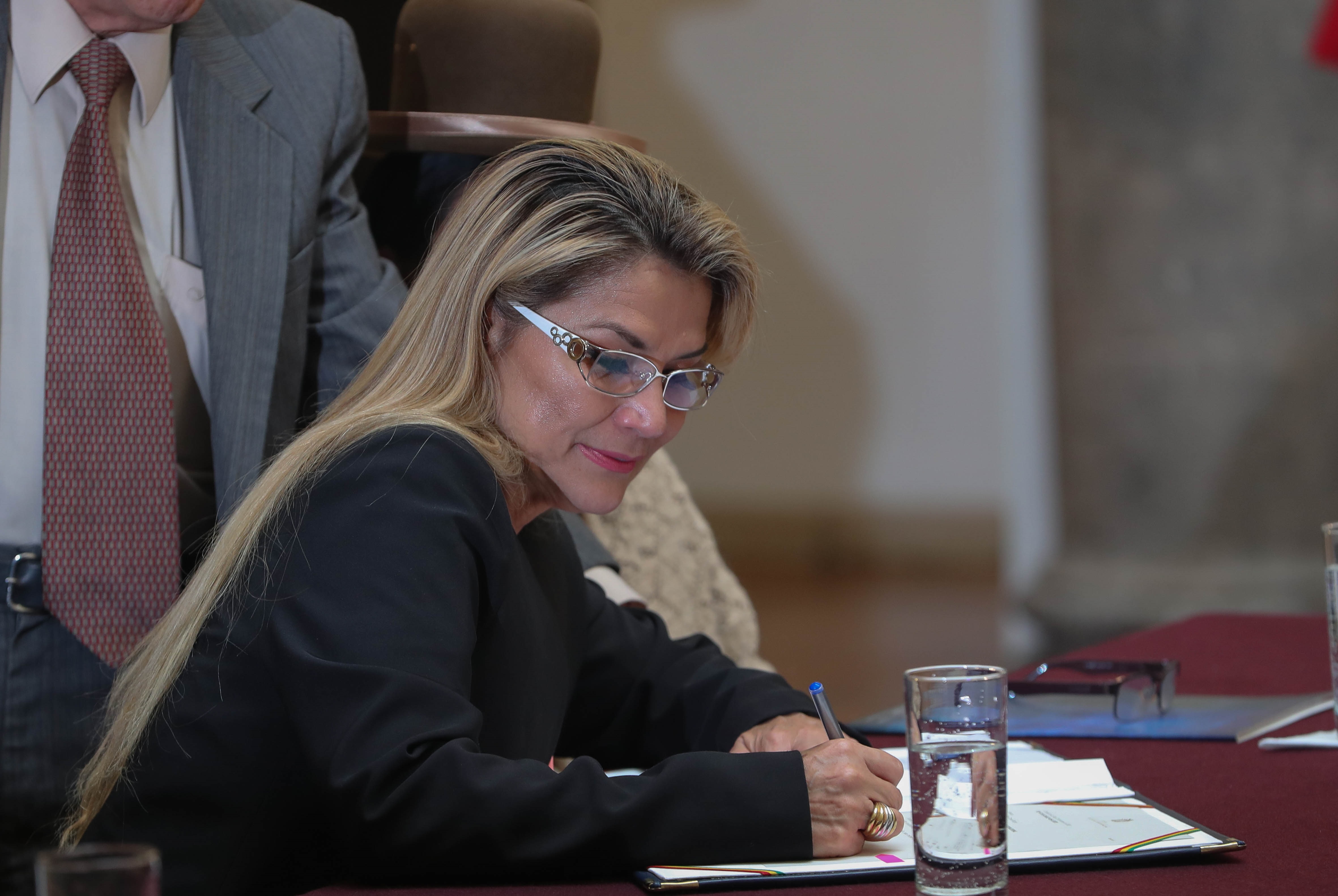 Presionan para que Jeanine Áñez salga de prisión y se defienda en libertad