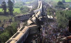 Al menos 32 muertos y 66 heridos en el choque de trenes en Egipto (Fotos y Video)
