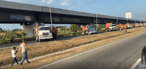 Gandoleros amotinados trancan la autopista Regional del Centro por falta de gasolina #5Mar (VIDEO)