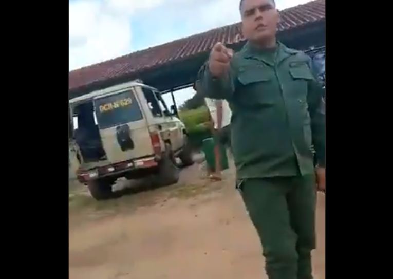 “¡Negativo!”: GNB se rebeló ante su teniente, quien traficaba gasolina en Bolívar (VIDEO)