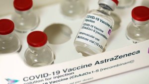 La vacuna de AstraZeneca contra el coronavirus cambió de nombre