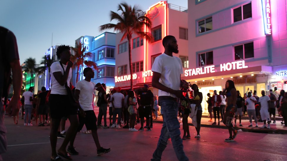 En Miami Beach limitaron los horarios para la venta de alcohol