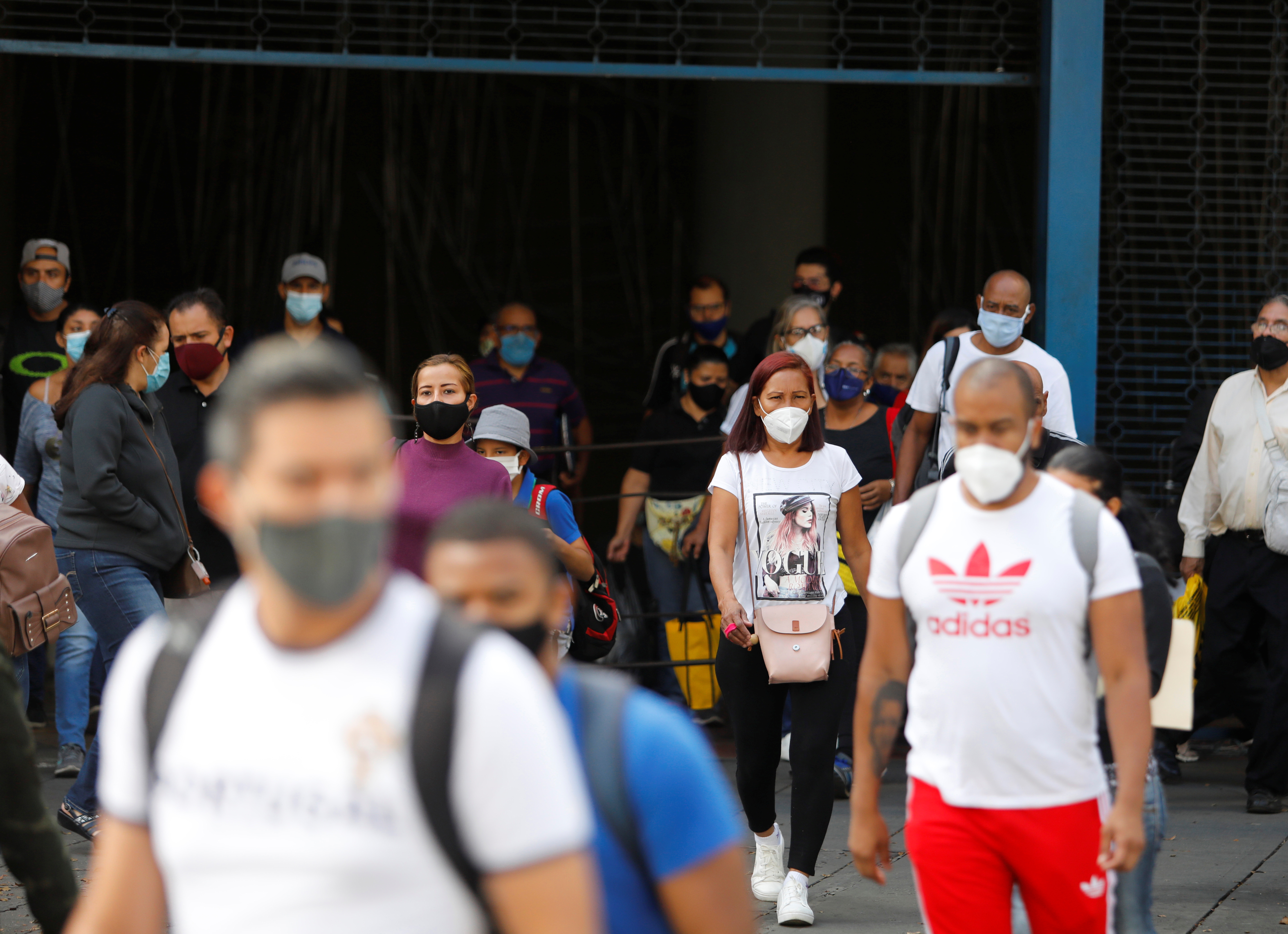 Más de 400 venezolanos exigieron presionar al régimen para que permita ingreso de vacunas
