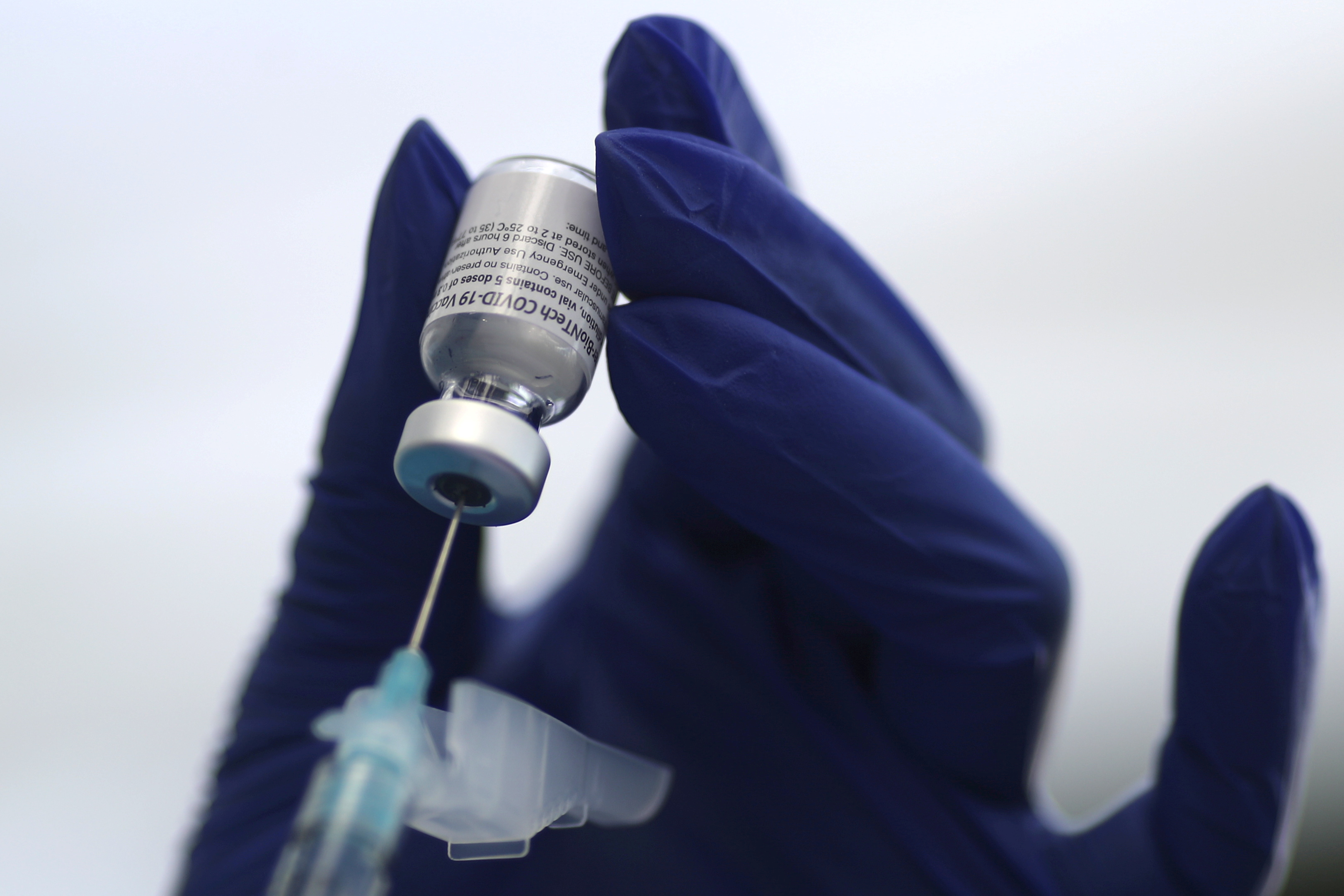 La UE negociará la compra de 1.800 millones de vacunas antiCovid-19 contra futuras variantes