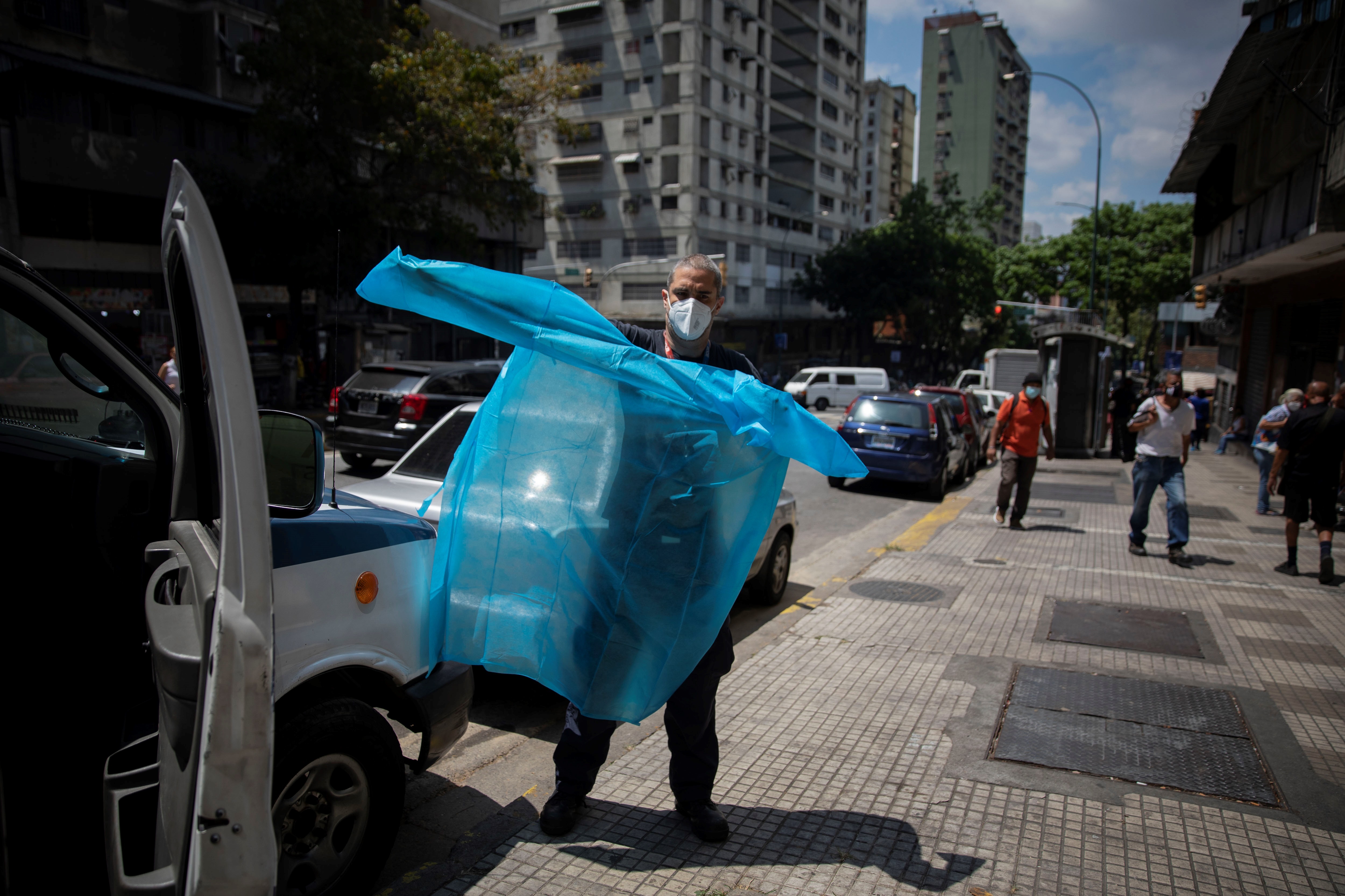 Venezuela, con el ómicron desatado, volvió a rozar el récord de contagios diarios