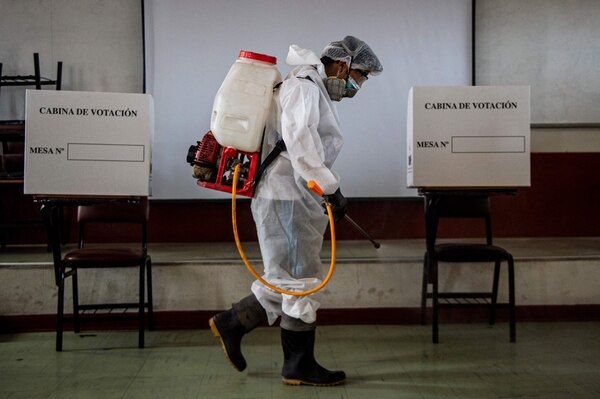 Perú vota en una presidencial impredecible en la semana más mortal de la pandemia