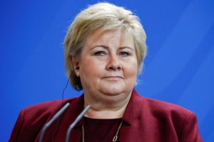 Multada la primera ministra de noruega por infringir norma antiCovid con una cena de cumpleaños