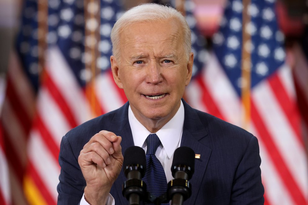 Biden acelera fecha límite para inicio de la vacunación masiva en EEUU (VIDEO)