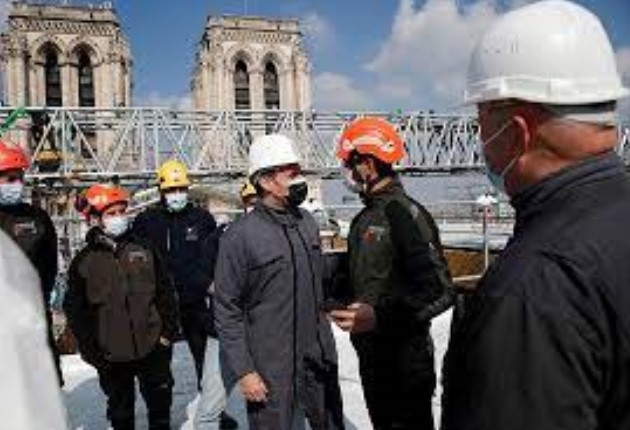 Macron visita la catedral Notre Dame en el segundo aniversario del incendio