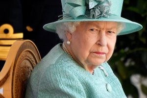 Este es el llamado que hace el príncipe Carlos para celebrar los 70 años de reinado de Isabel II