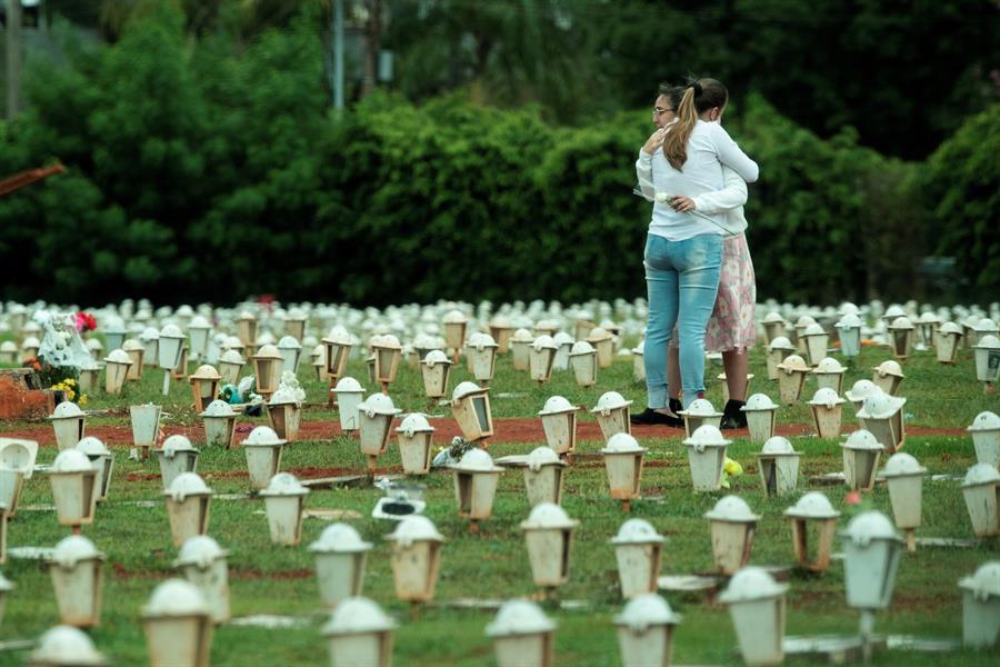 Brasil superó las 340 mil muertes por coronavirus tras hallar nueva variante