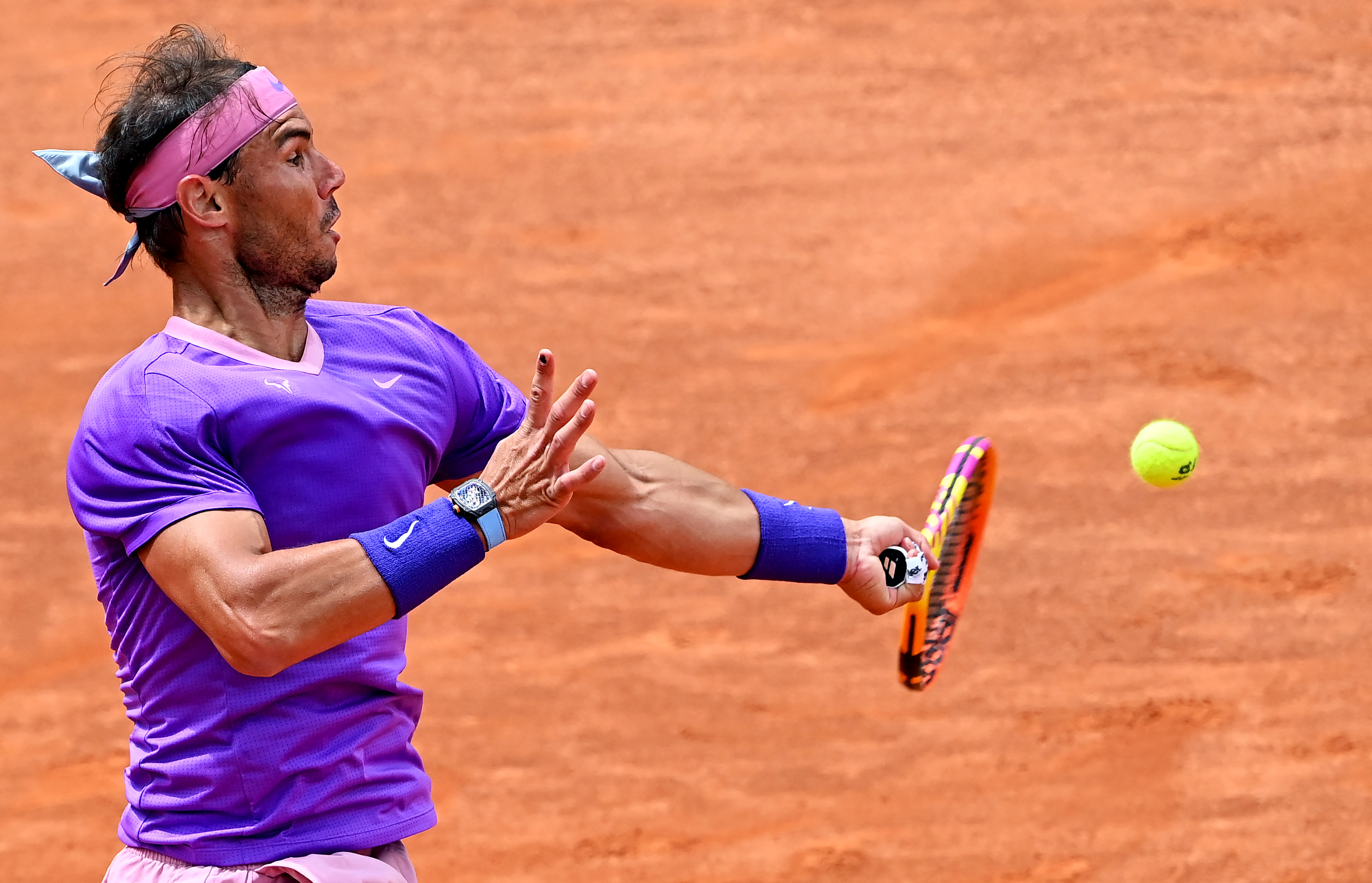 Nadal avanzó a semifinales y Djokovic complicado por la lluvia en Roma