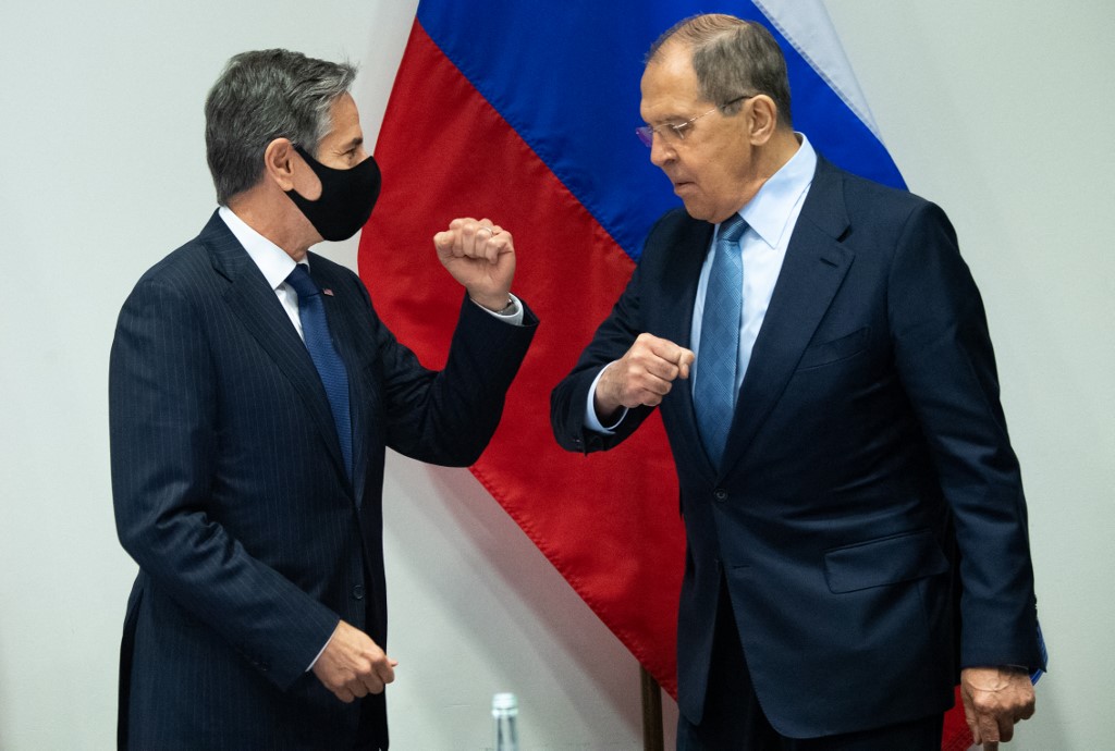 Blinken y Lavrov iniciaron contactos para relajar la tensión entre EEUU y Rusia