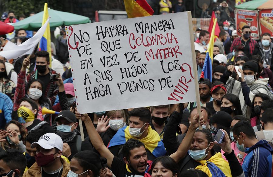 No, cumplir un mes de paro no obliga a cambiar la Constitución en Colombia