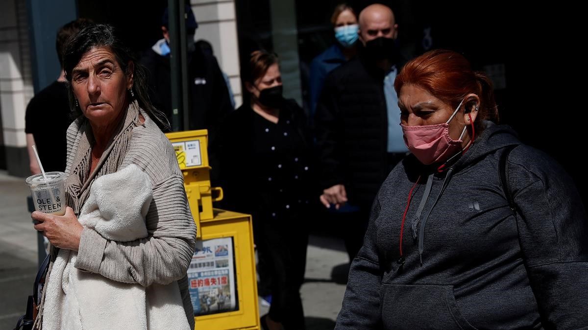 Nueva York elimina mandato sobre el uso de mascarilla en espacios cerrados