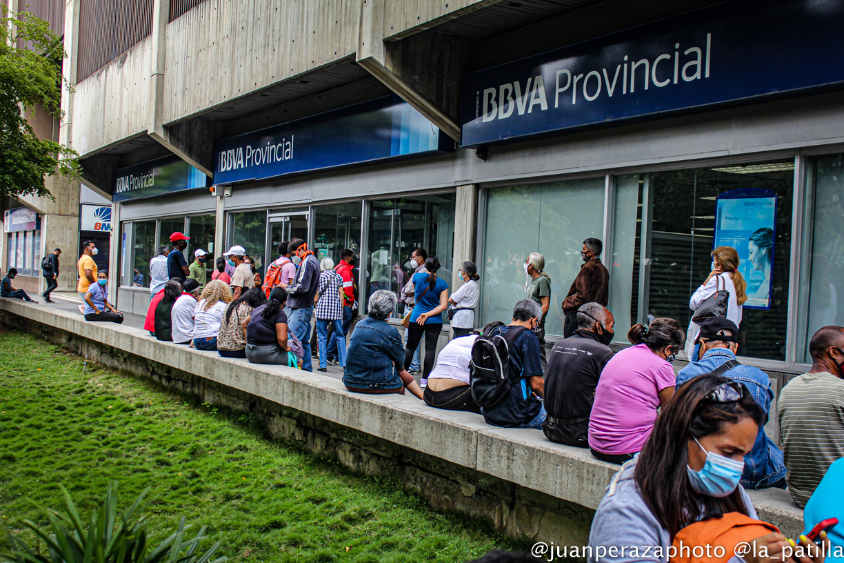 Bancos en Venezuela sobreviven con menos de la mitad de su personal