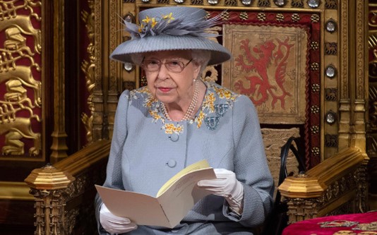 La reina Isabel II cancela una serie de compromisos después de que sus médicos le recomendaran descansar